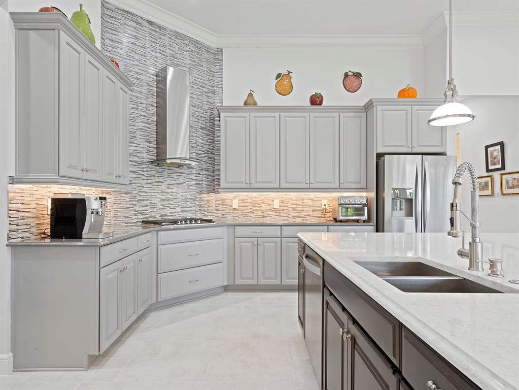 2600 Meadowedge Loop St. Cloud, FL 34772 - Photo 23 of 82 a kitchen that has a sink and a stove