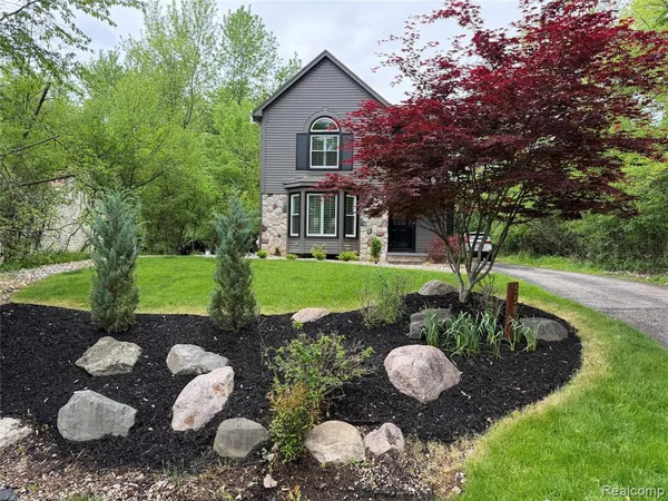 $2,700 | 5589 Loveland Street, West Bloomfield, MI 48322