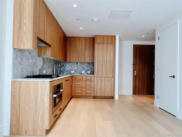 $3,800 | 30-55 Vernon Boulevard, Unit 6G | Astoria