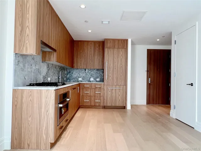 $3,800 | 30-55 Vernon Boulevard, Unit 6G | Astoria