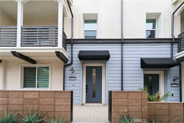 a view of entrance of the house