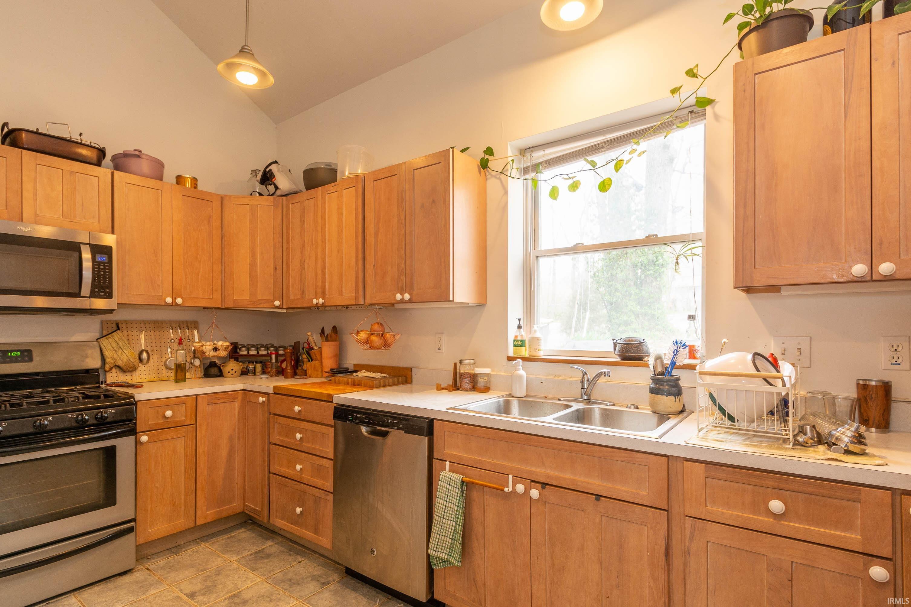 708 West 7th Street Bloomington, IN 47404 - Photo 9 of 24