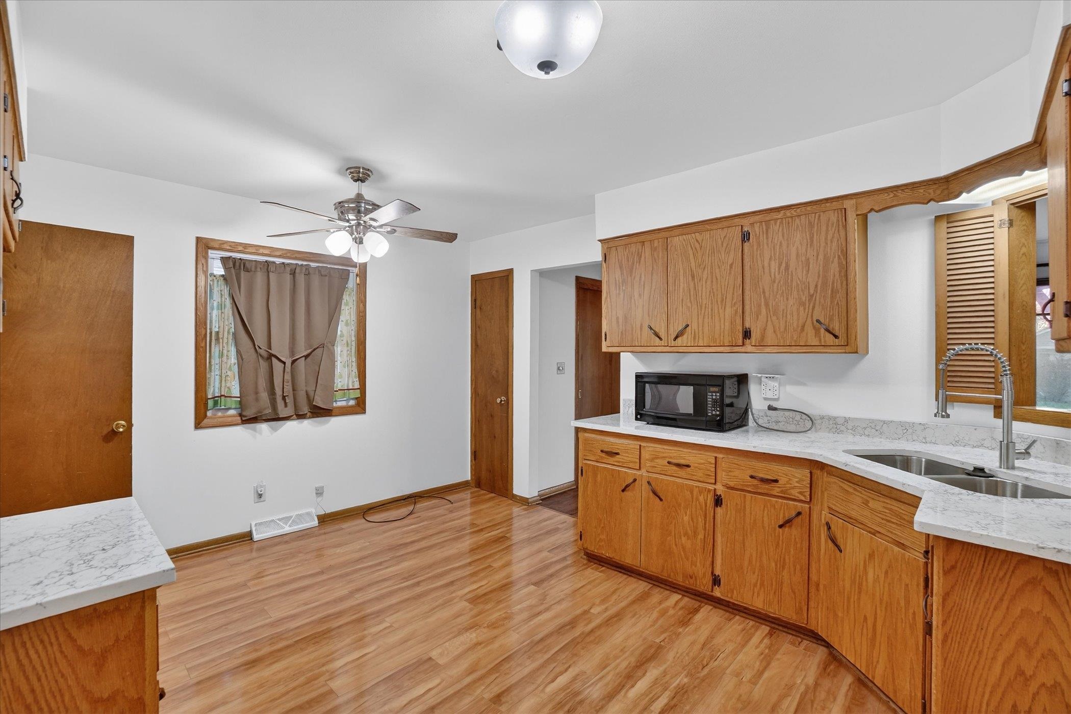 3160 South 95th Street Milwaukee, WI 53227 - Photo 16 of 34