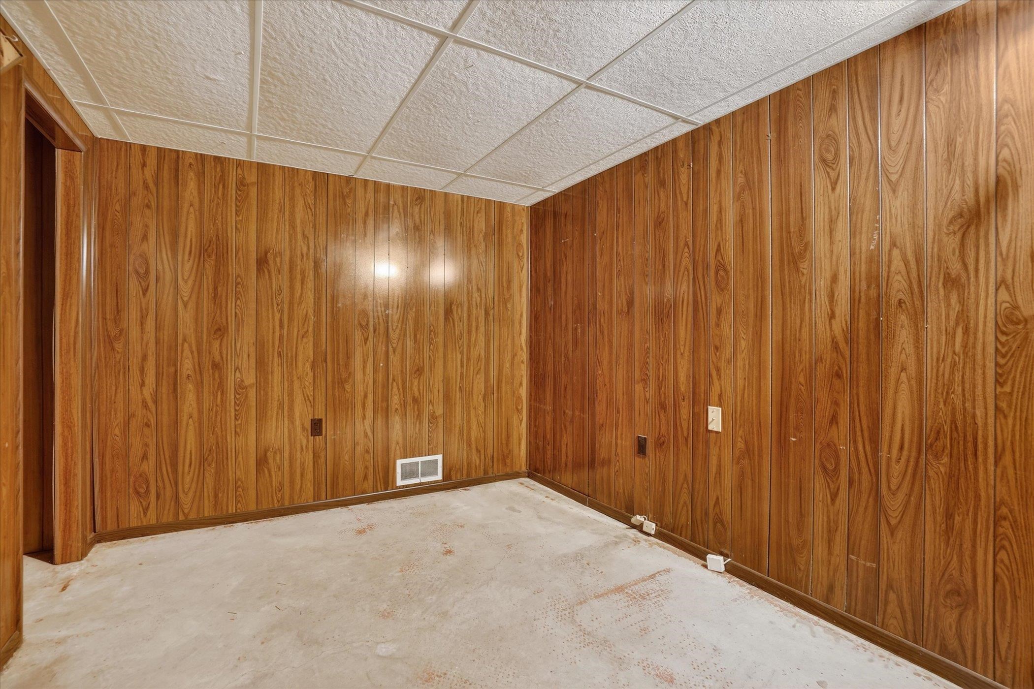 3160 South 95th Street Milwaukee, WI 53227 - Photo 30 of 34