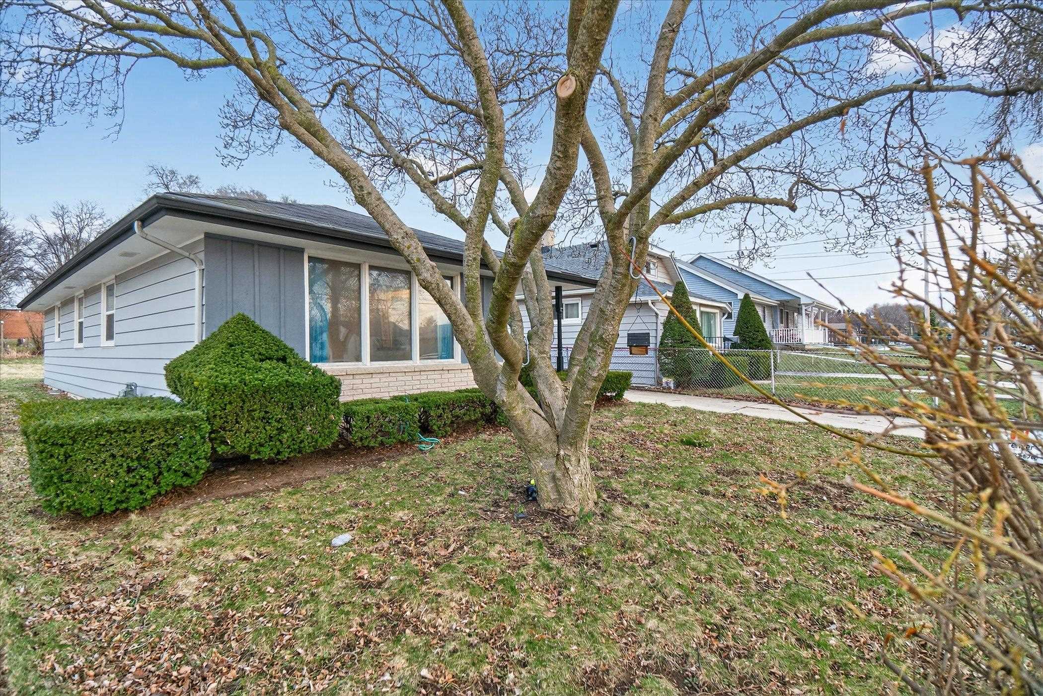 3160 South 95th Street Milwaukee, WI 53227 - Photo 4 of 34