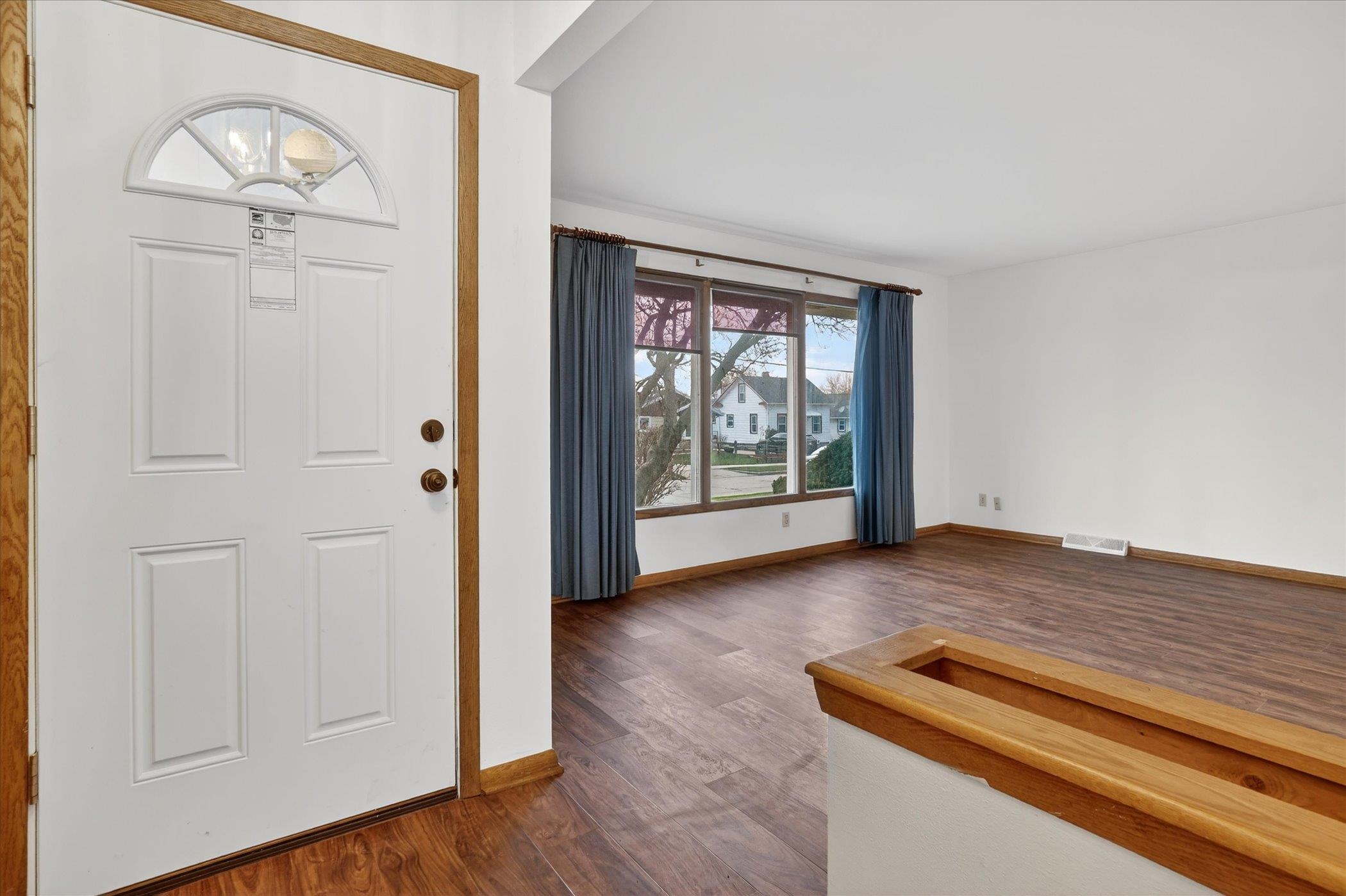 3160 South 95th Street Milwaukee, WI 53227 - Photo 8 of 34