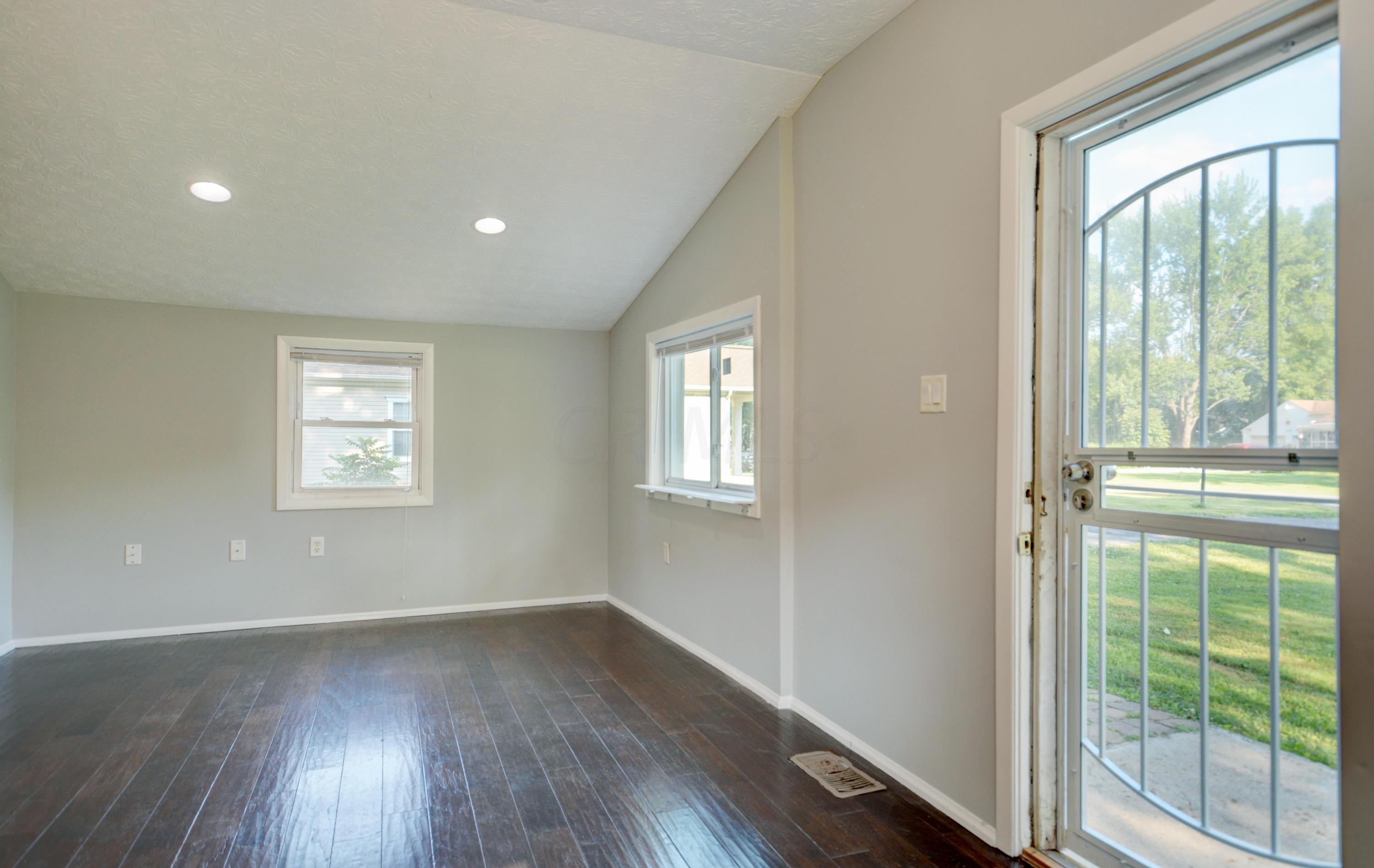 1716 Sale Road Columbus, OH 43224 - Photo 4 of 22