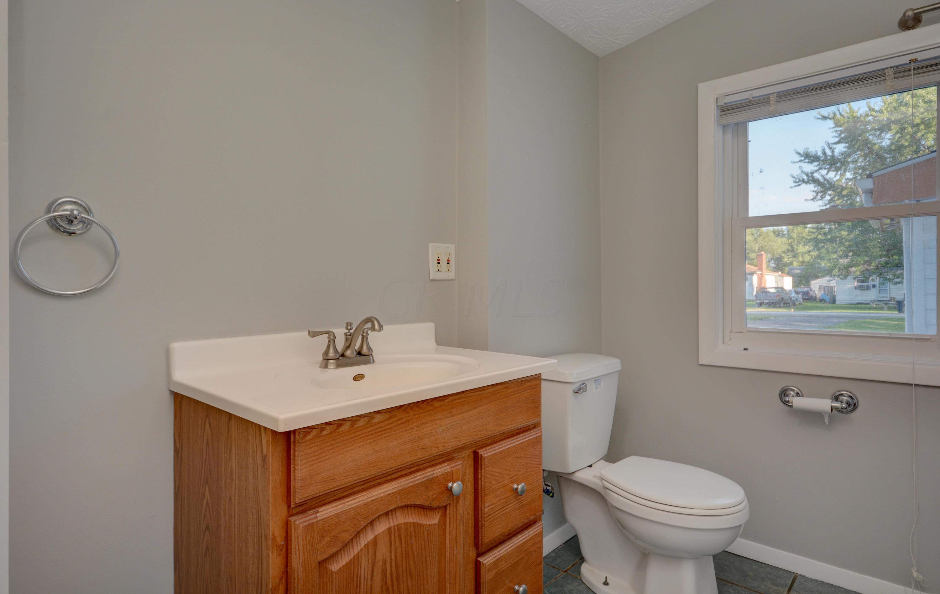 1716 Sale Road Columbus, OH 43224 - Photo 8 of 22