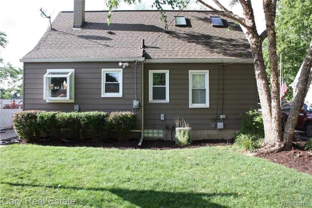 2275 Oxford Road Berkley, MI 48072 - Photo 37 of 40 IMG_4402.JPG