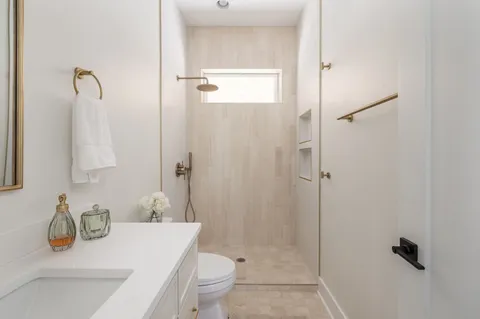 a en suite bathroom with a double vanity sink and a mirror