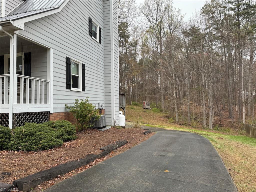 389 Georgetown Road Winston-Salem, NC 27107 - Photo 4 of 19 Gallery Image 4