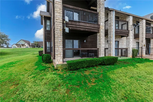 $269,900 | 26035 Heartwood Drive, Unit 415, Whitney, TX 76692