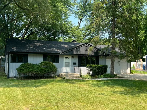 $3,250 | 16260 West Arlington Drive, Libertyville, IL 60048
