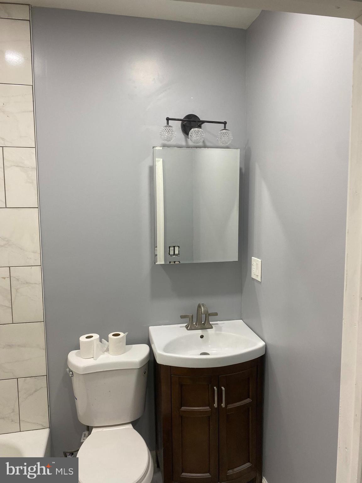 1820 Hope Street Baltimore, MD 21202 - Photo 12 of 14 a bathroom with a toilet sink and mirror