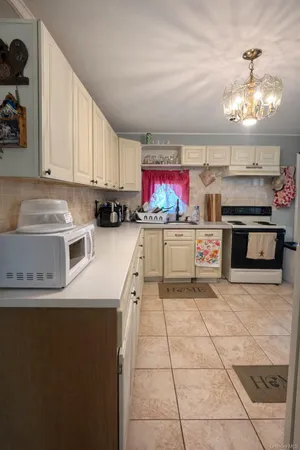 $600,000 | 1327 Brooklyn Boulevard, Bay Shore, NY 11706