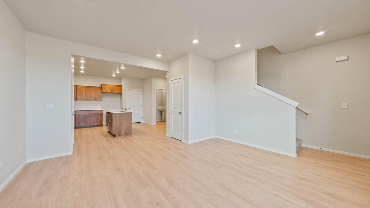 62743 Eagle Road Bend, OR 97701 - Photo 5 of 24 005 great room and kitchen