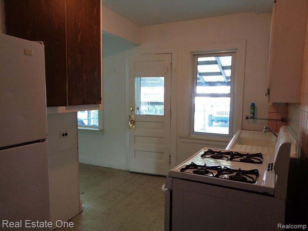 6230 Schaefer Road Dearborn, MI 48126 - Photo 12 of 25 DSC00269.jpg