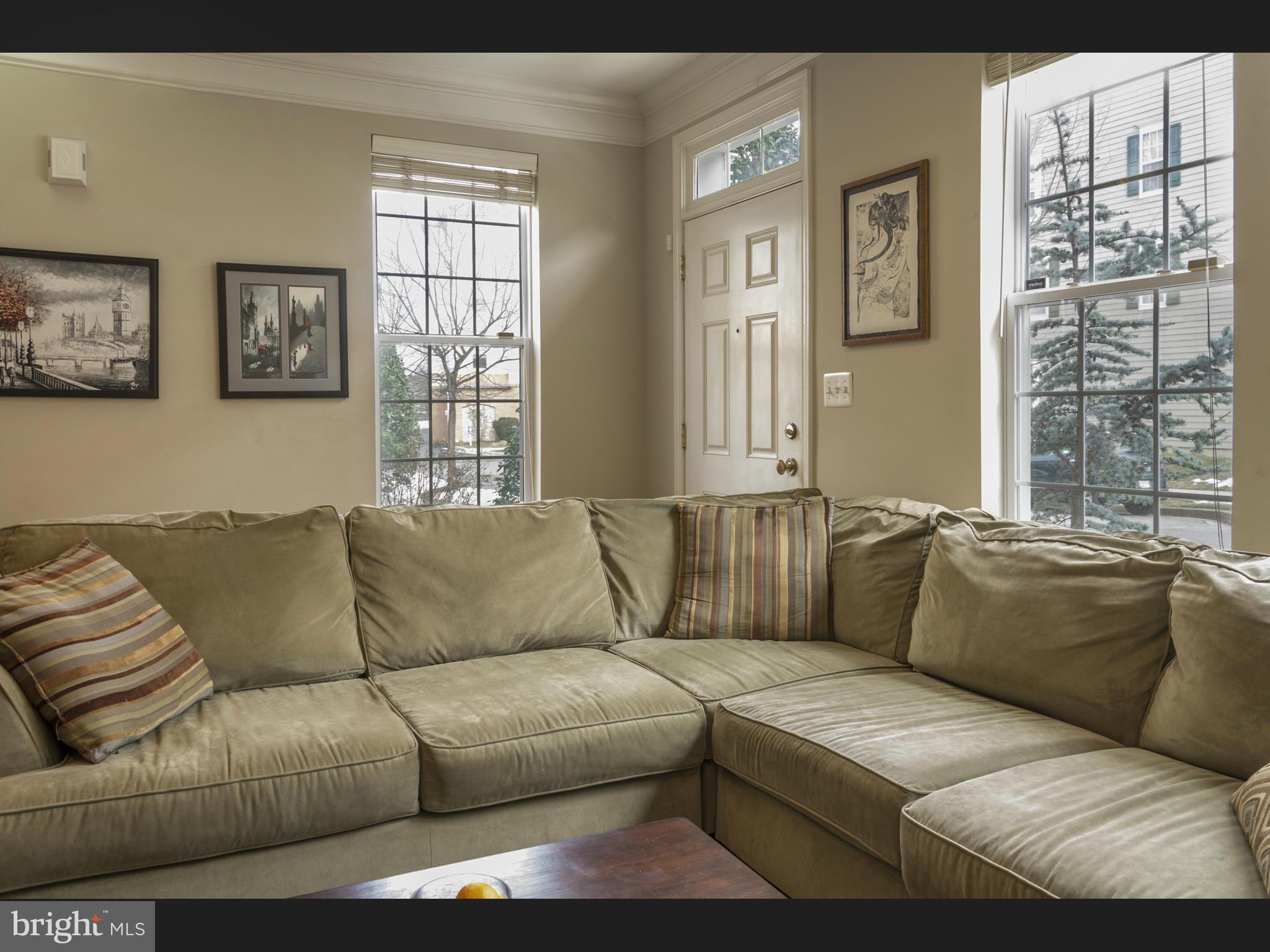 101 Bucksfield Road Gaithersburg, MD 20878 - Photo 11 of 30 Living Room