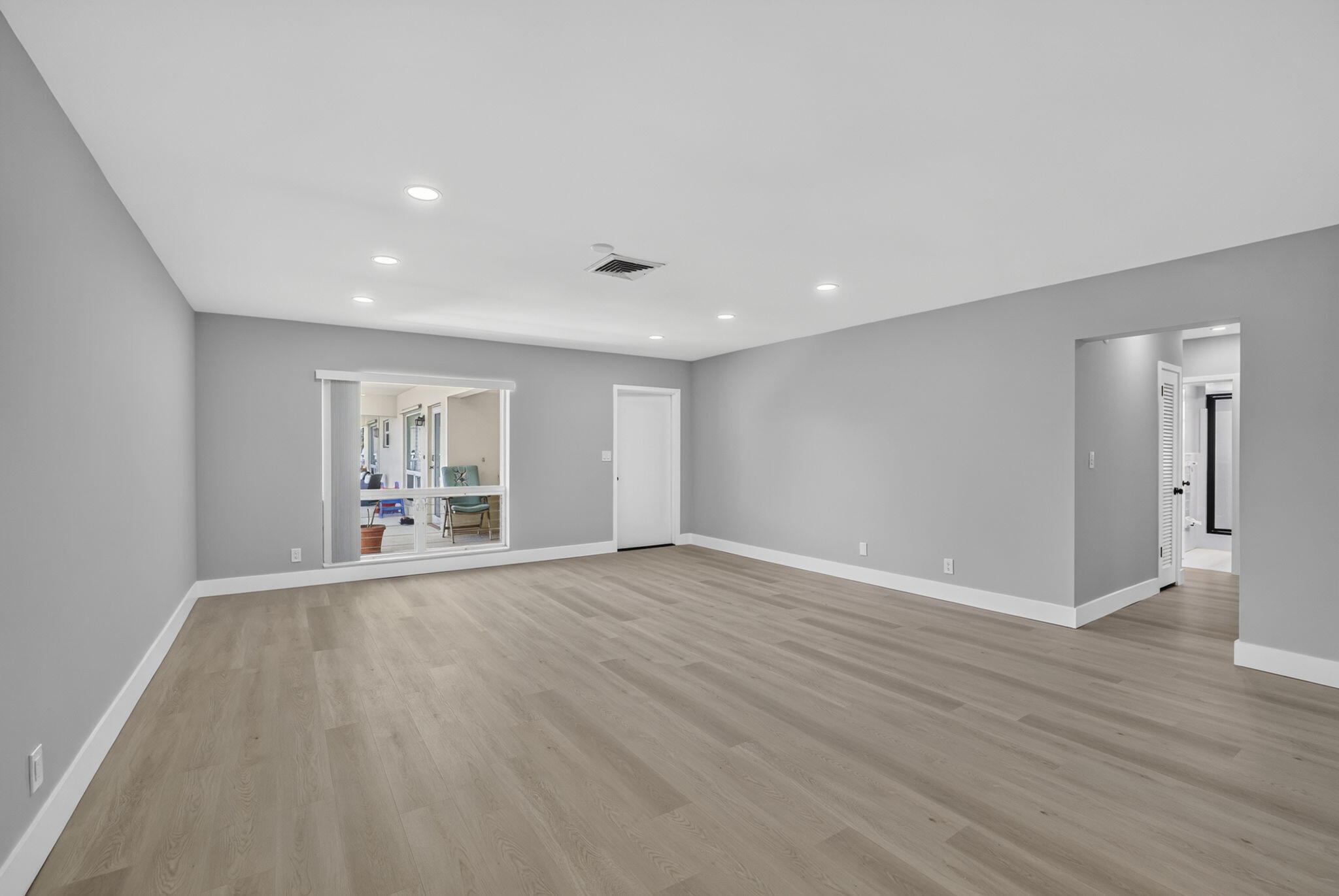 2755 Northeast 28th Avenue, Unit E2 Lighthouse Point, FL 33064 - Photo 9 of 62 4-web-or-mls-8I8A0857