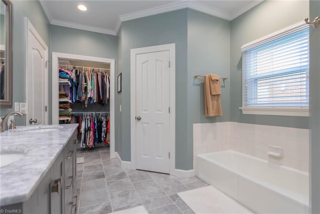 1700 Chickadee Point High Point, NC 27262 - Photo 20 of 27