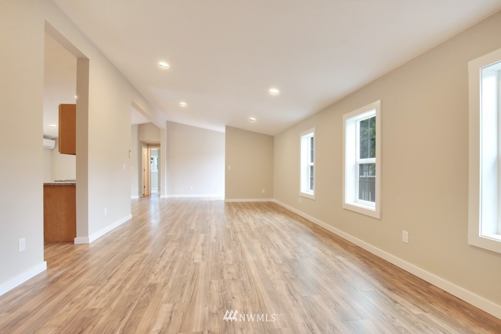 33114 Locke Road Roy, WA 98580 - Photo 7 of 25 Gallery Image 7