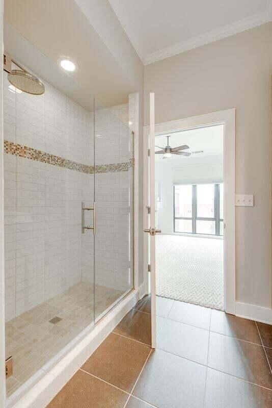 129 Walnut Street, Unit 219 Chattanooga, TN 37403 - Photo 23 of 66 MASTER BATH