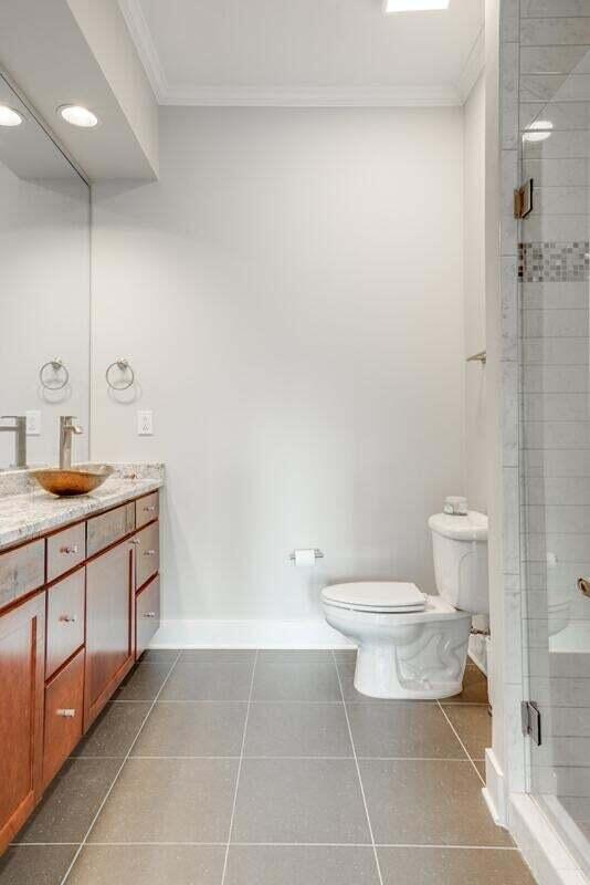 129 Walnut Street, Unit 219 Chattanooga, TN 37403 - Photo 24 of 66 MASTER BATH