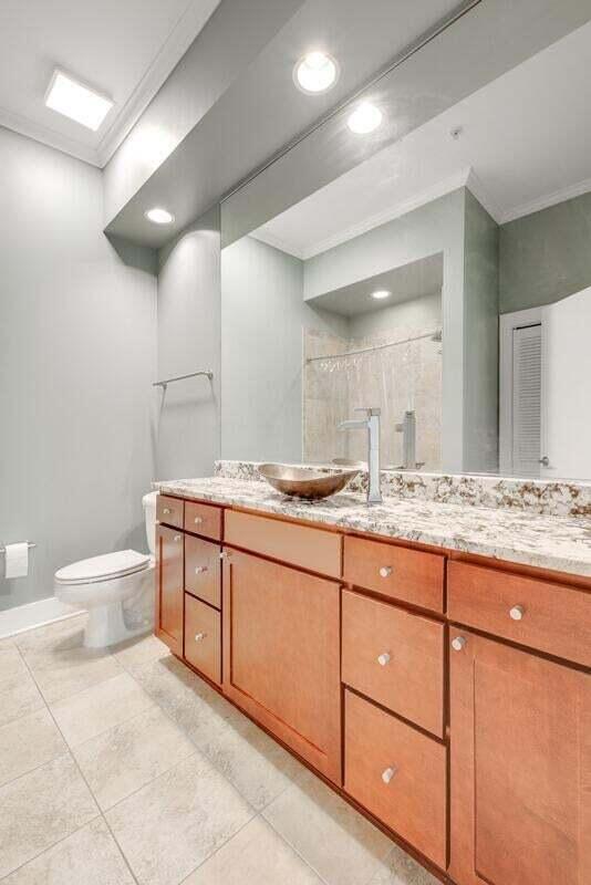 129 Walnut Street, Unit 219 Chattanooga, TN 37403 - Photo 38 of 66 BATHROOM