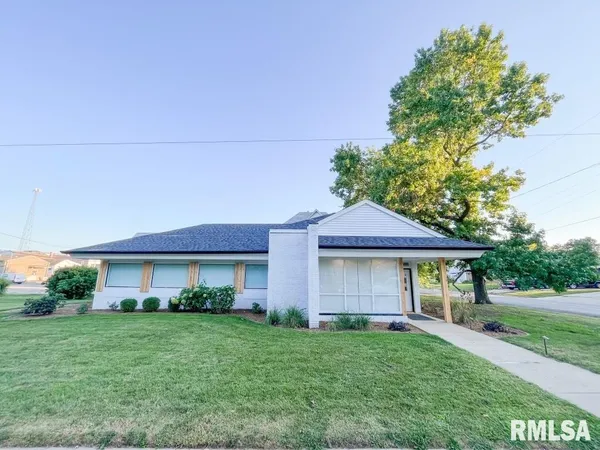 $199,000 | 107 West Ann Street, Roanoke, IL 61561