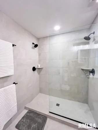 $199,000 | 107 West Ann Street, Roanoke, IL 61561