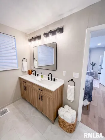 $199,000 | 107 West Ann Street, Roanoke, IL 61561