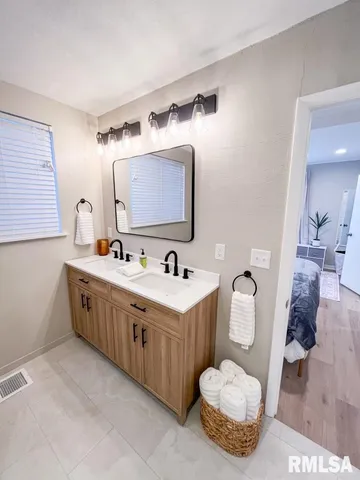 $225,000 | 107 West Ann Street, Roanoke, IL 61561