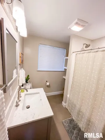 $225,000 | 107 West Ann Street, Roanoke, IL 61561