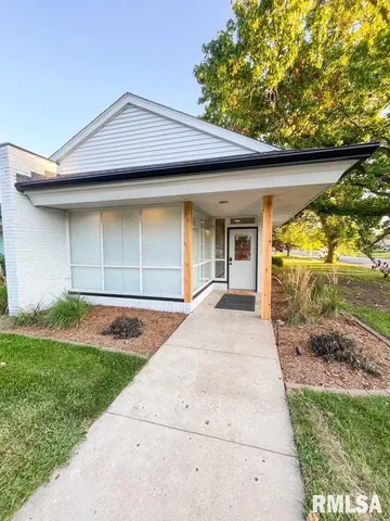 $225,000 | 107 West Ann Street, Roanoke, IL 61561