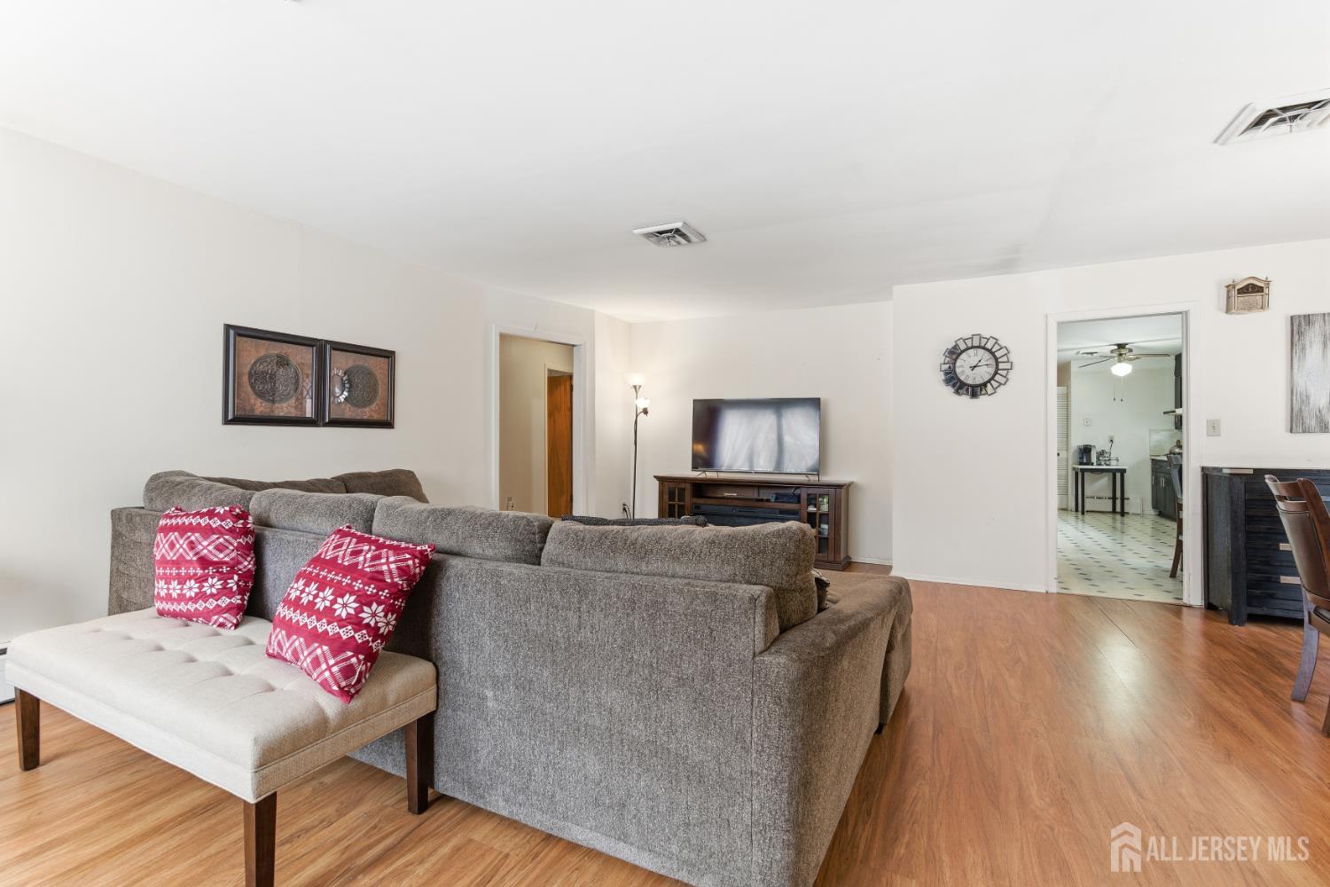 419 Dunellen Avenue Dunellen, NJ 08812 - Photo 5 of 38