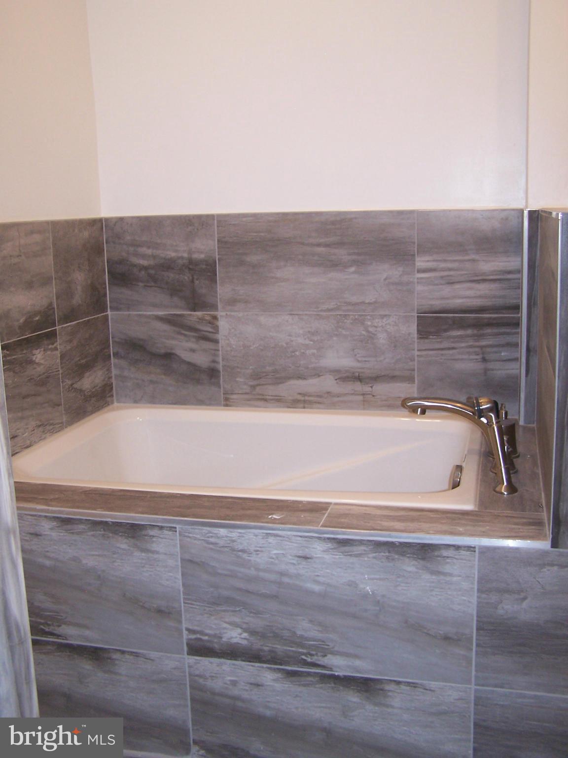 6434 Eastleigh Court Springfield, VA 22152 - Photo 20 of 30 Bath