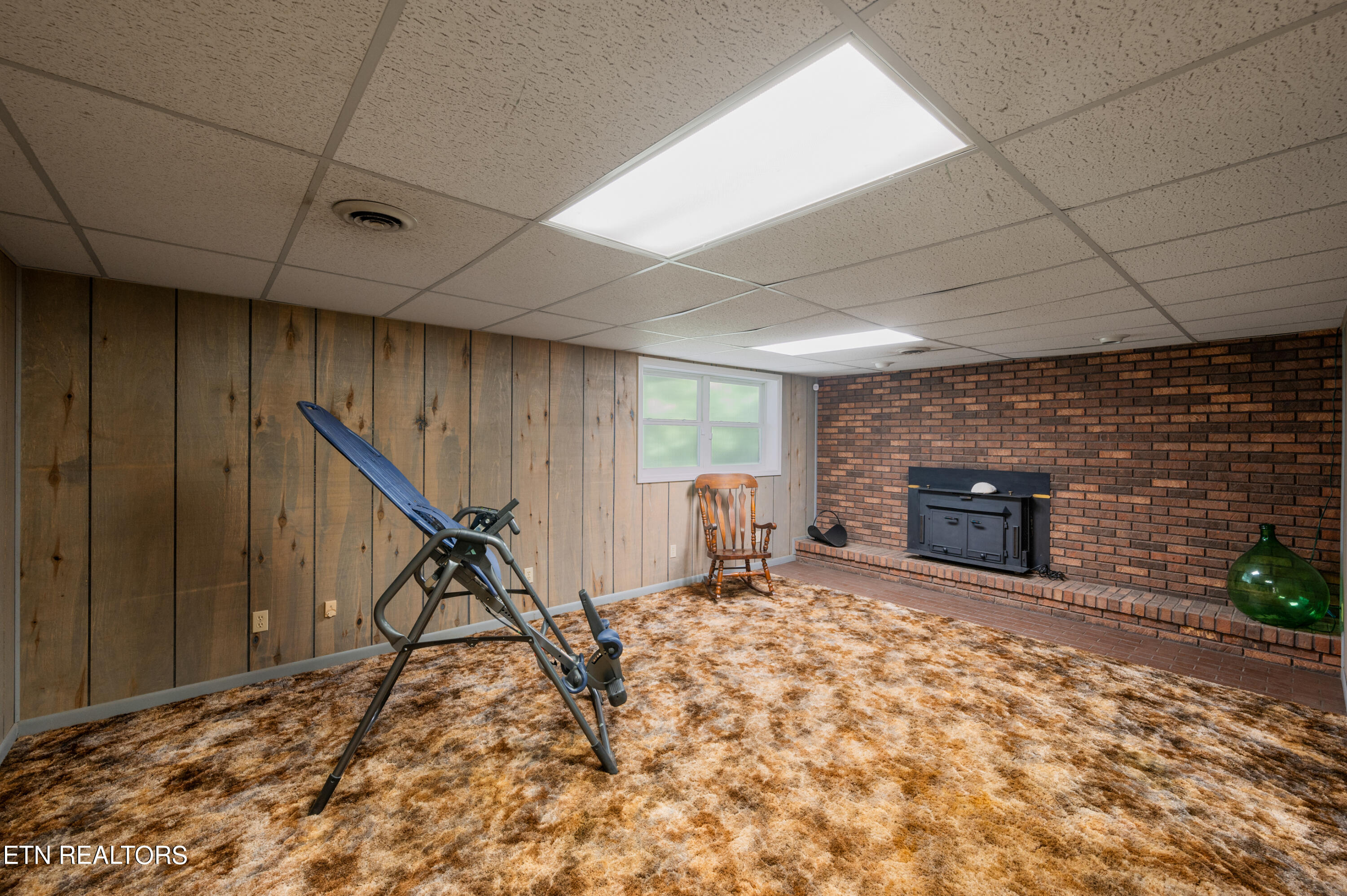179 Smith Road Clinton, TN 37716 - Photo 24 of 38 Basement rec room