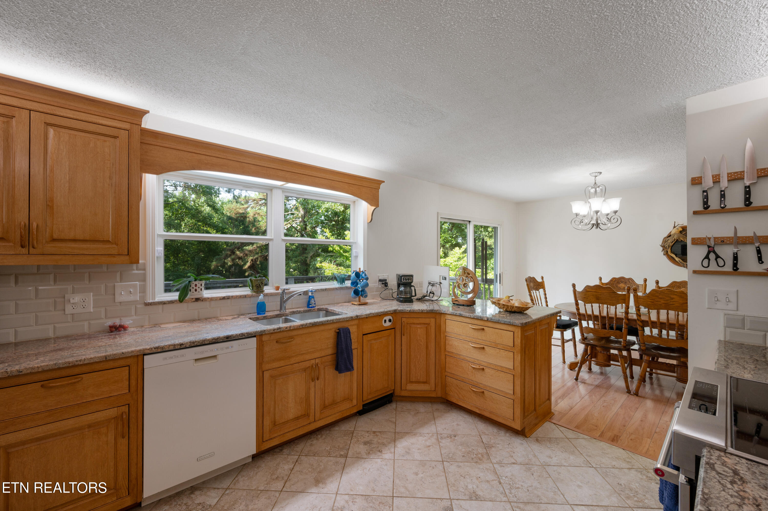 179 Smith Road Clinton, TN 37716 - Photo 8 of 38 THIS KITCHEN!