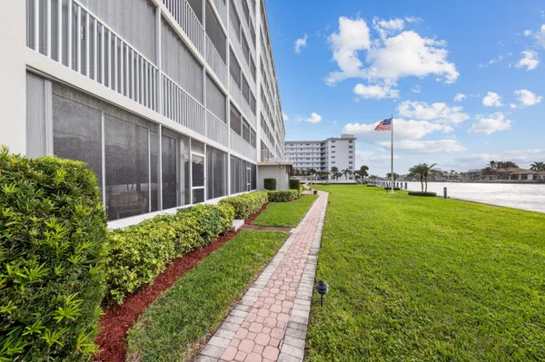 $3,200 | 3100 South Ocean Boulevard, Unit 116, Highland Beach, FL 33487