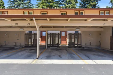 $898,000 | 209 Red Oak Drive East, Unit F, Sunnyvale, CA 94086