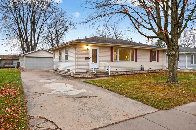 $264,900 | 154 North Lark Street, Oshkosh, WI 54902