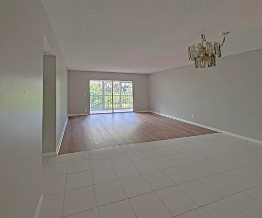 $1,800 | 7281 Amberly Lane, Unit 206, Delray Beach, FL 33446
