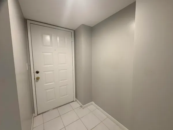 $1,800 | 7281 Amberly Lane, Unit 206, Delray Beach, FL 33446