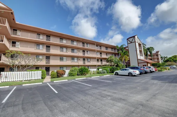 $1,800 | 7281 Amberly Lane, Unit 206, Delray Beach, FL 33446