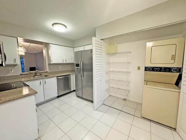 $1,800 | 7281 Amberly Lane, Unit 206, Delray Beach, FL 33446