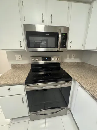 $1,800 | 7281 Amberly Lane, Unit 206, Delray Beach, FL 33446