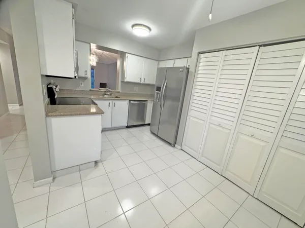 $1,800 | 7281 Amberly Lane, Unit 206, Delray Beach, FL 33446