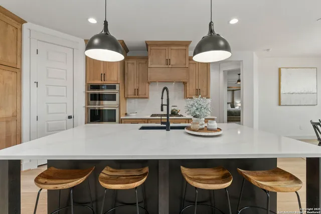 $699,000 | 103 Jacob Roberts, Blanco, TX 78606