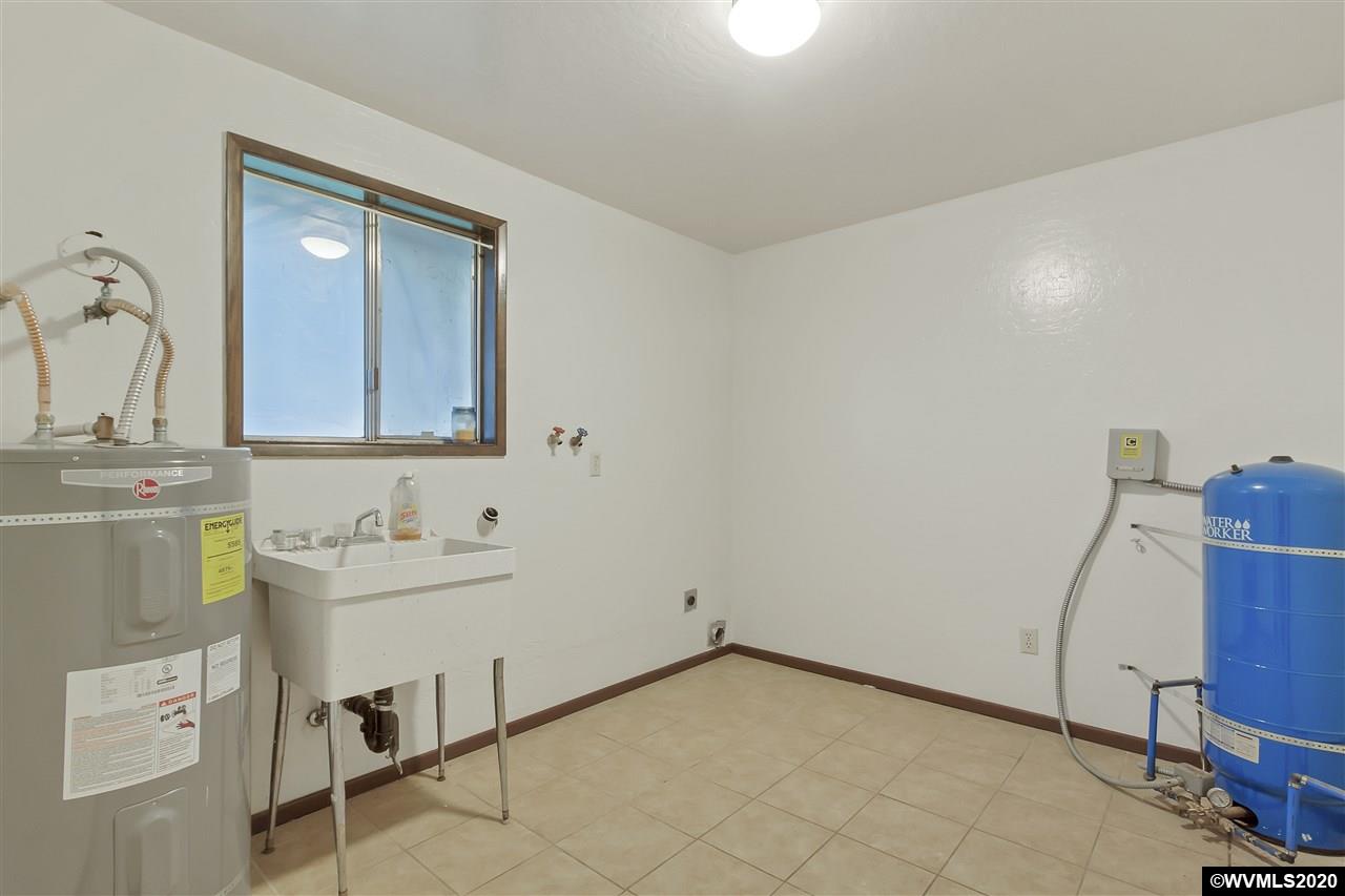 17455 Oakdale Road Dallas, OR 97338 - Photo 17 of 33