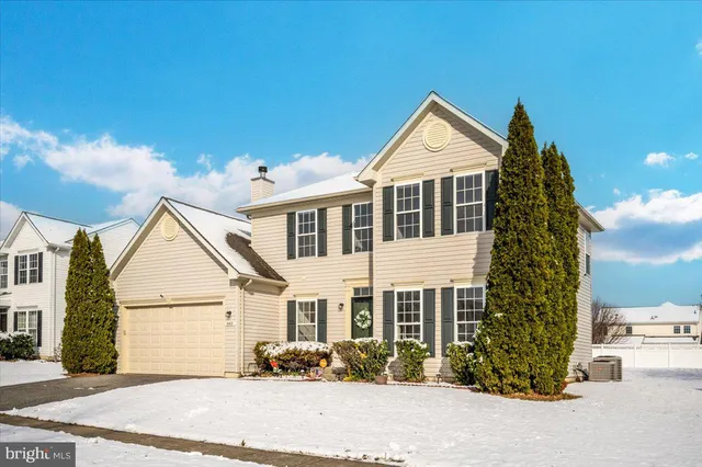 a view of a house with a yard and plants